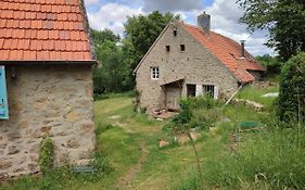 Magnifique Moulin au bord d'une riviere, calme absolu, piano